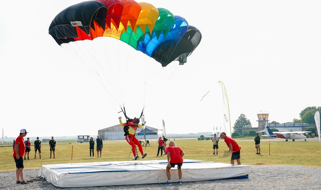 China skydiving 2023